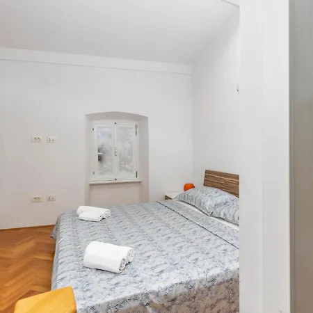 Apartment 1 Bedroom Lovely In *